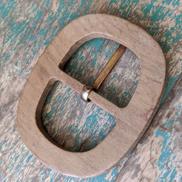 Bundle of 4 Vintage Buckles - Wood, Lucite, Faux Leather Tight Top, Cardboard - Picture 12 of 14